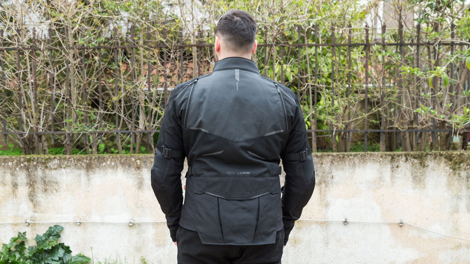 Test μπουφάν IXON Eddas: Έχει πάνω, την μάνα του και τον πατέρα του