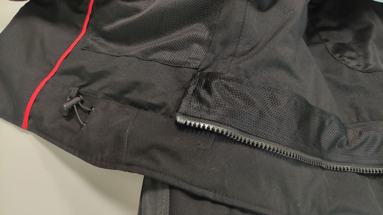 Test μπουφάν IXON Eddas: Έχει πάνω, την μάνα του και τον πατέρα του