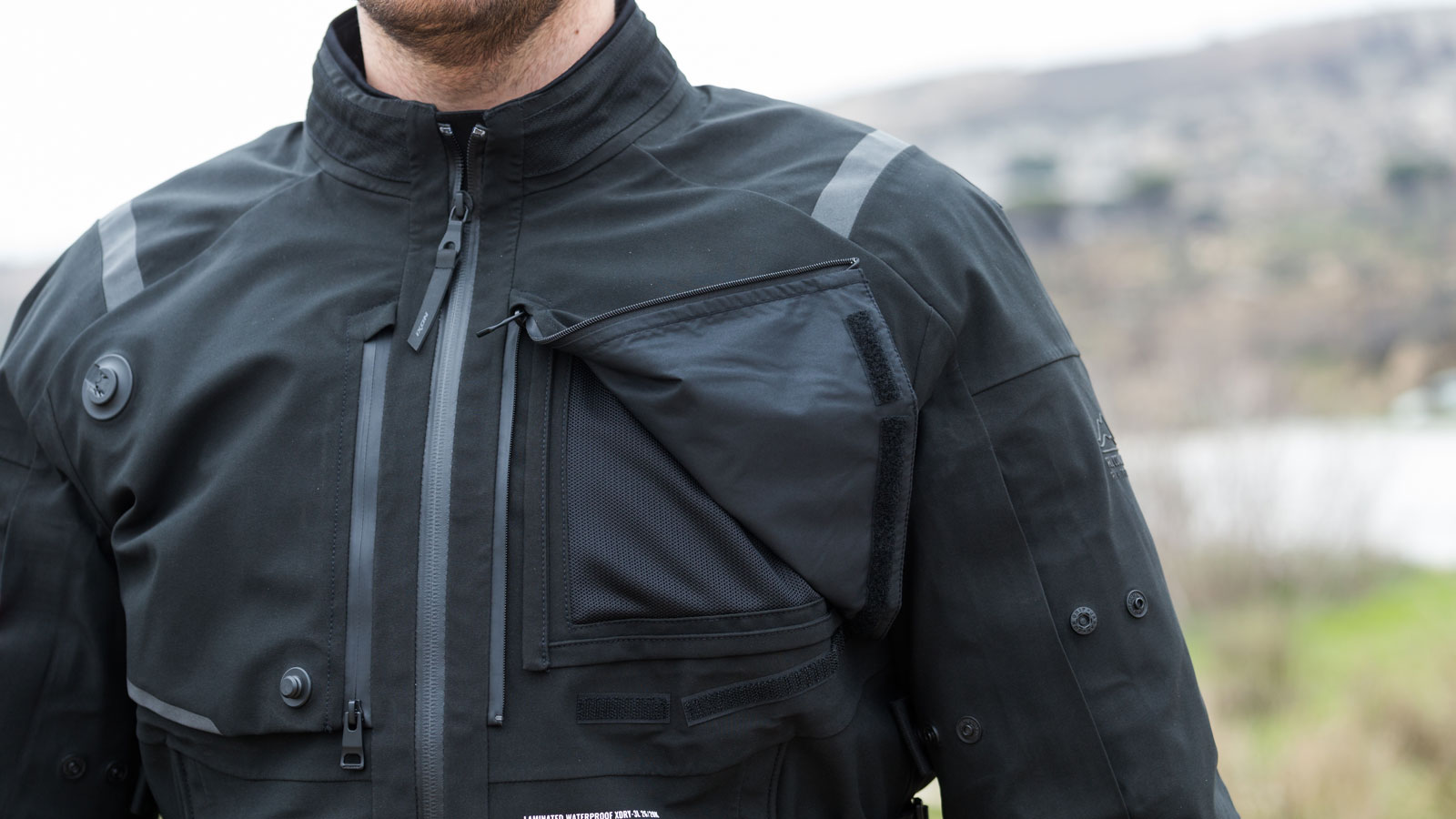 Test μπουφάν 4 εποχών IXON M-SKEID: Πιο αδιάβροχο... δεν γίνεται