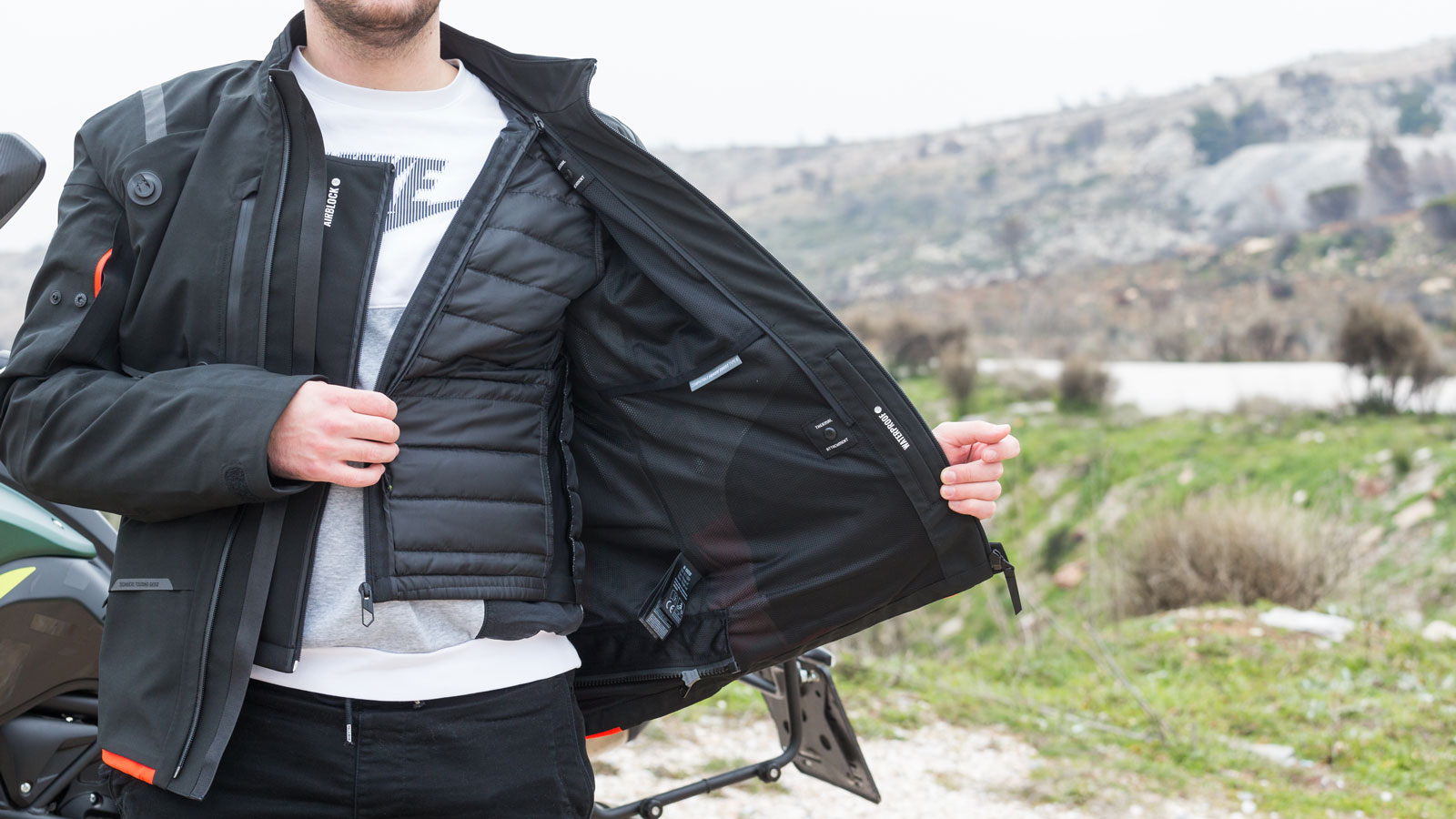 Test μπουφάν 4 εποχών IXON M-SKEID: Πιο αδιάβροχο... δεν γίνεται