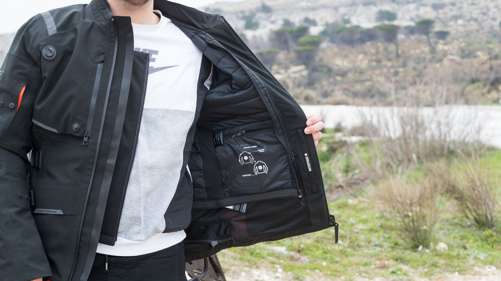 Test μπουφάν 4 εποχών IXON M-SKEID: Πιο αδιάβροχο... δεν γίνεται