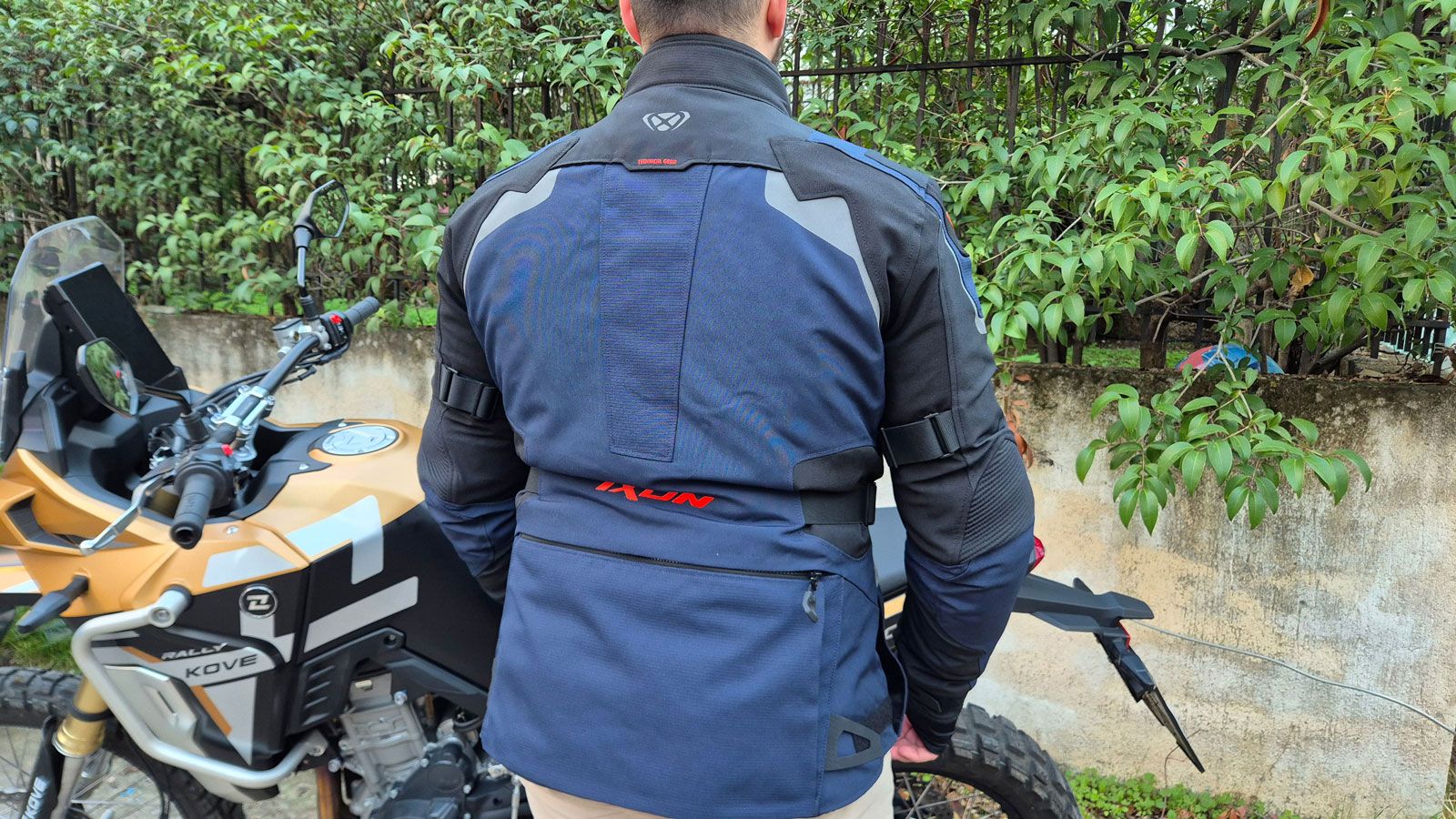 Πίσω όψη του IXON Odin.