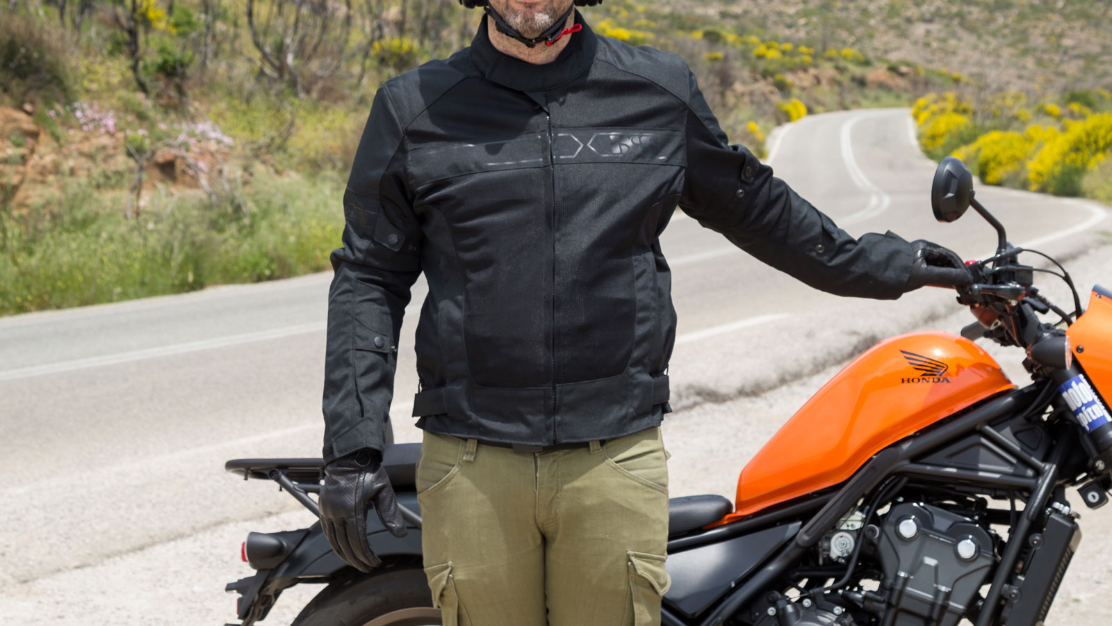 Το IXS Classic Evo-Air είναι ένα διάτρητο καλοκαιρινό μπουφάν με εξαιρετική ποιότητα κατασκευής και πρακτικά χαρακτηριστικά. 