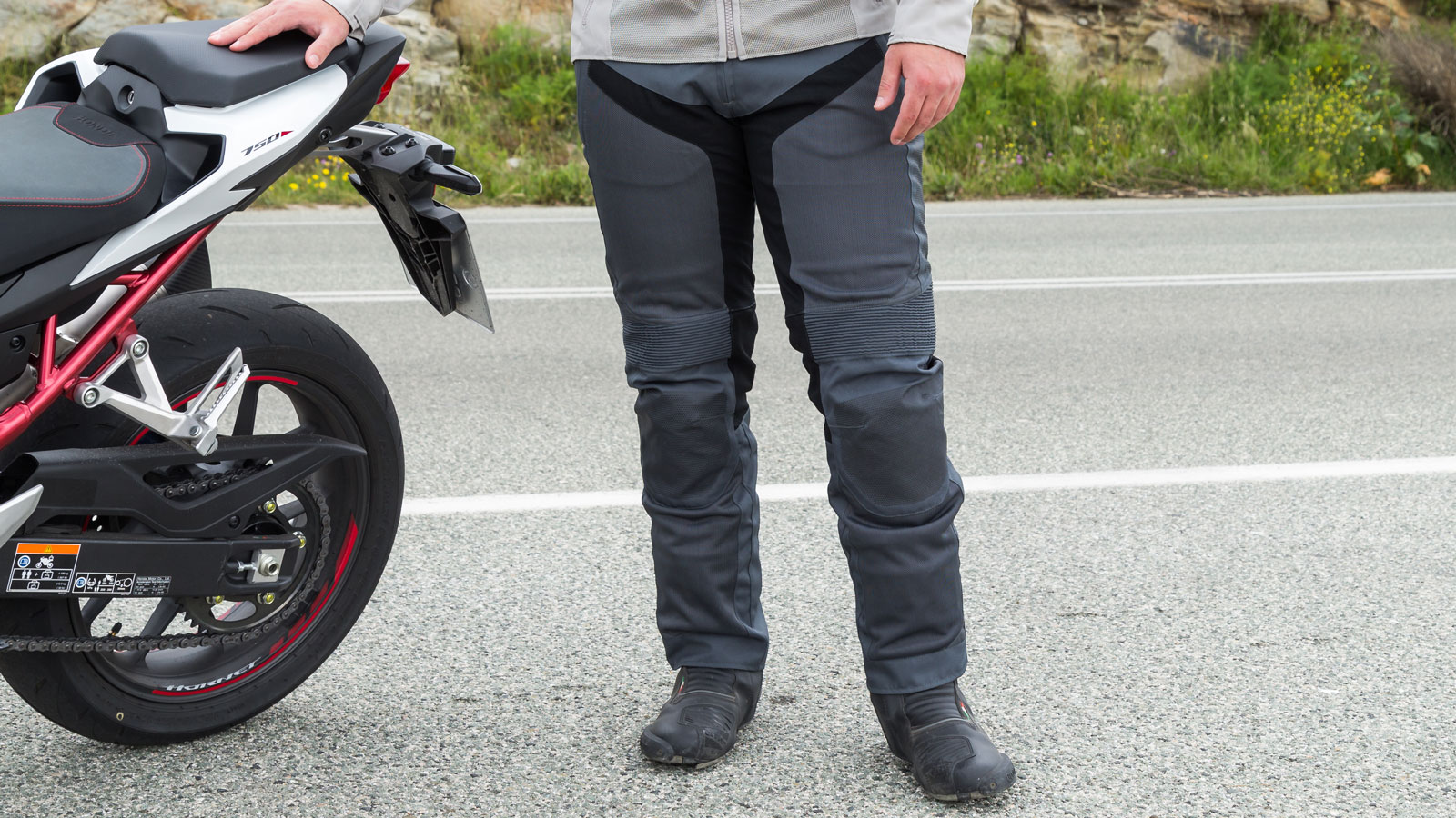 Το IXS Trigonis Air είναι ένα εξαιρετικό καλοκαιρινό παντελόνι της IXS, που προσφέρει άνεση και προστασία τους καλοκαιρινούς μήνες. 