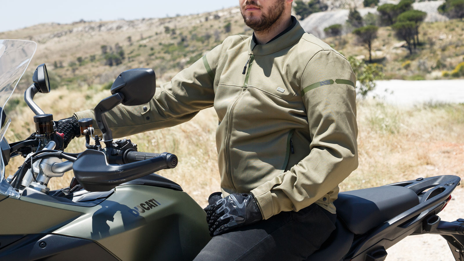 Η υψηλή ποιότητα και λειτουργικότητα του IXS Tour Onyx-Air είναι εμφανείς από την πρώτη κιόλας επαφή μαζί του, ενώ η προστασία κλάσης ΑΑ είναι το κερα