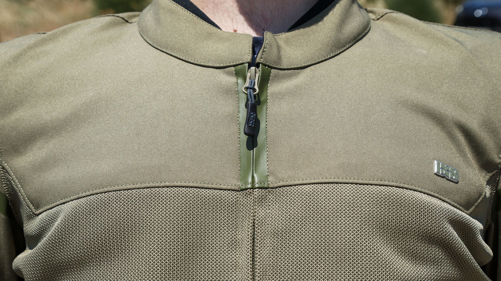 Το διπλής στρώσης 450D X-Stretch τεχνολογίας ύφασμα του IXS Tour Onyx-Air, χαρίζει έναν εξαιρετικό συνδυασμό ανθεκτικότητας και άνεσης.