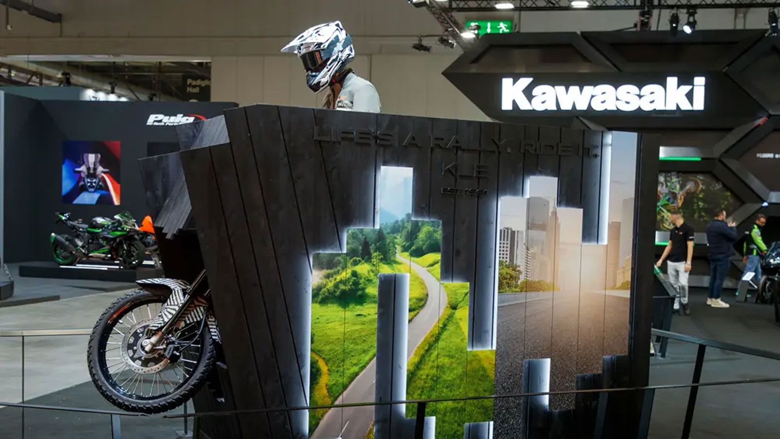 Στις 25 Ιανουαρίου, η Kawasaki ανέβασε στα social media και στο YouTube ένα 20 δευτερολέπτων βίντεο που τίναξε τον κόσμο της μοτοσυκλέτας στον αέρα: ε