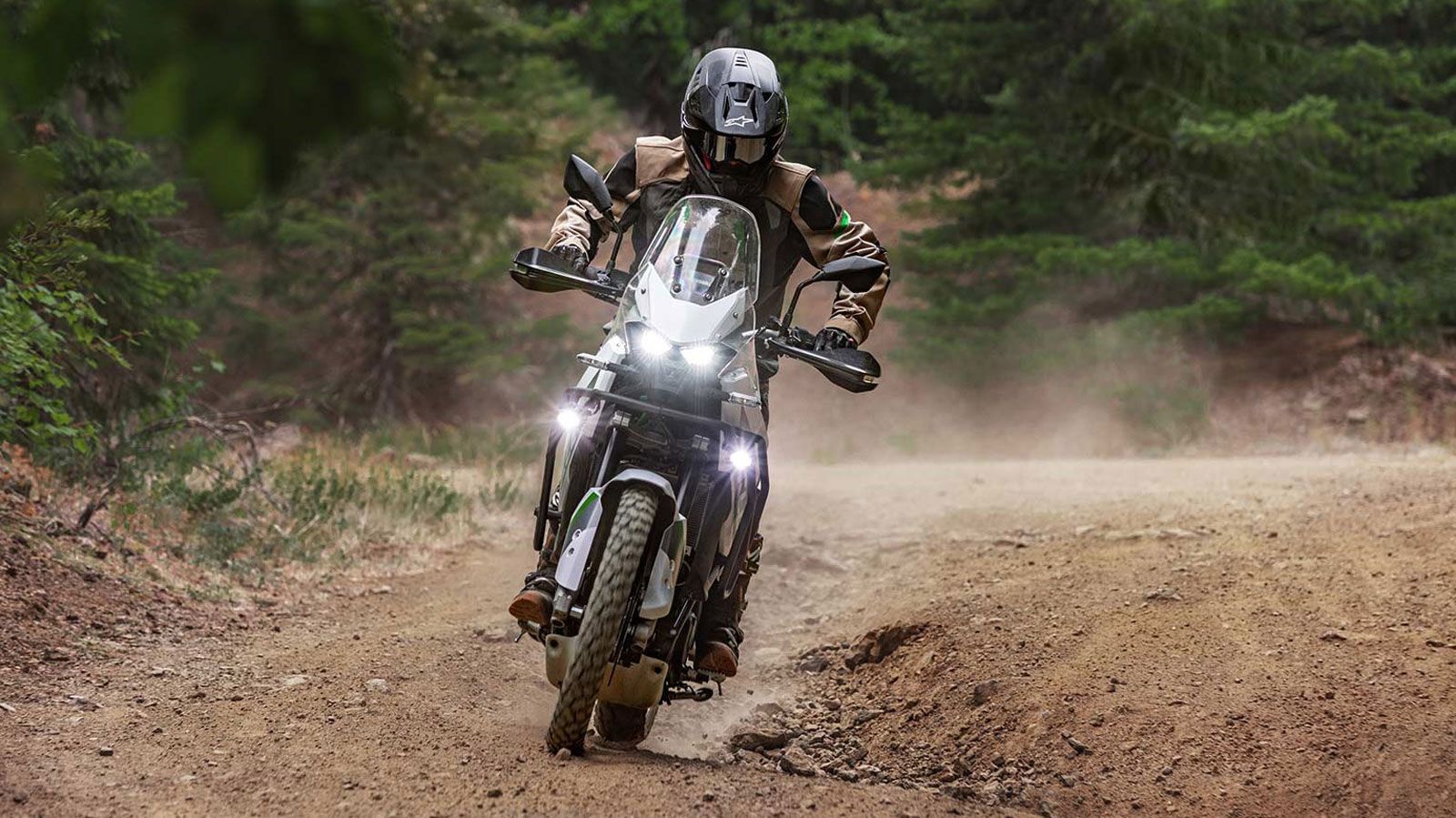 Στην καρδιά της νέας KLE500 βρίσκεται ο υγρόψυκτος δικύλινδρος εν σειρά κινητήρας με assist & slipper clutch, ίδιος με αυτόν των Z500 και Ninja 500 SE