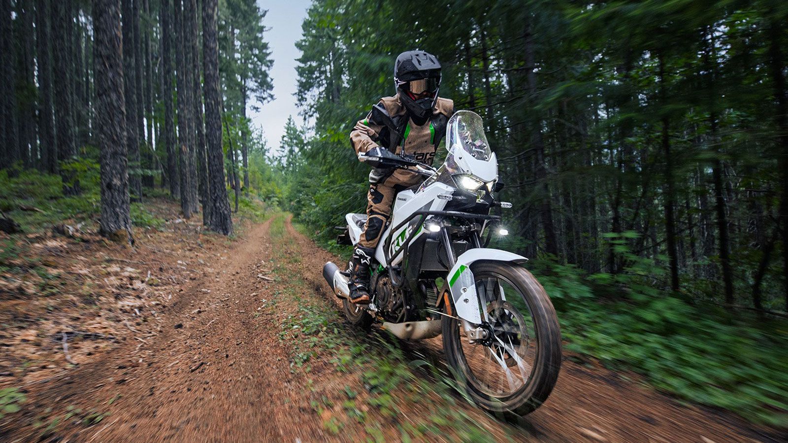 Η διάθεση των νέων KLE500 και KLE500 SE στην Ευρώπη αναμένεται τον Μάρτιο του 2026, με τις τιμές να ανακοινωθούν προσεχώς από την Kawasaki. Οι χρωματι