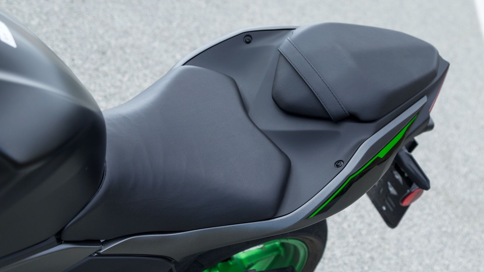 Η σέλα είναι ελαφρώς σκληρή και θα χρειαστείς αρκετές στάσεις για ξεκούραση εάν ταξιδεύεις. 