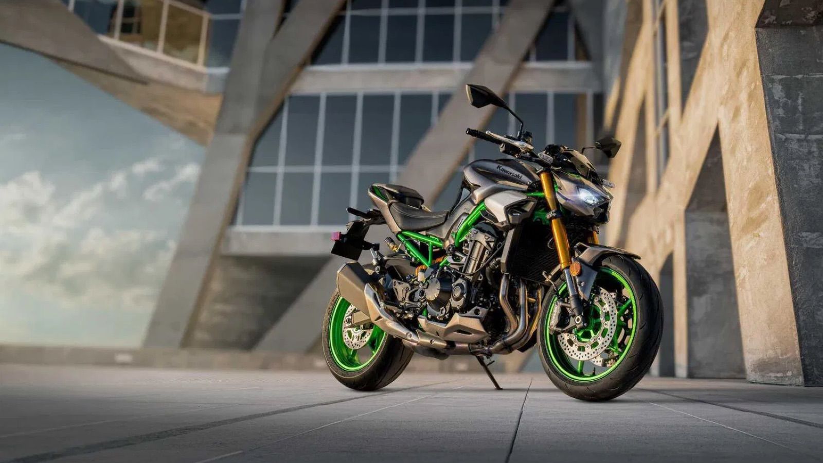 Kawasaki Z900 2025: «Eξυπνότερο» με IMU, Cornering ABS-TCS και Ride-by-Wire