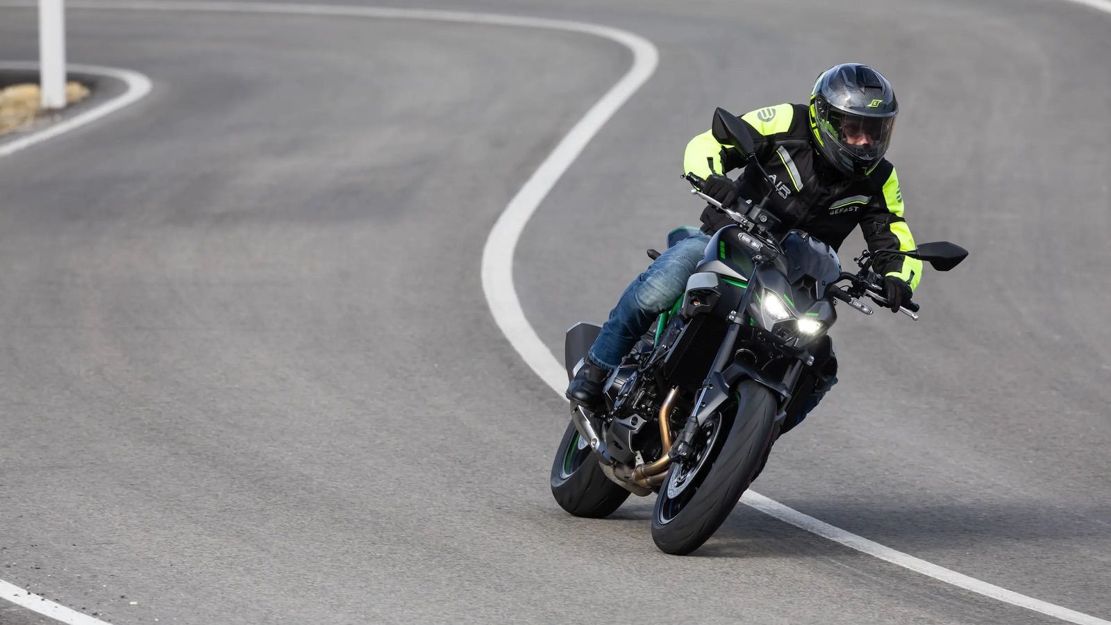 Kawasaki Z900 2025: «Eξυπνότερο» με IMU, Cornering ABS-TCS και Ride-by-Wire