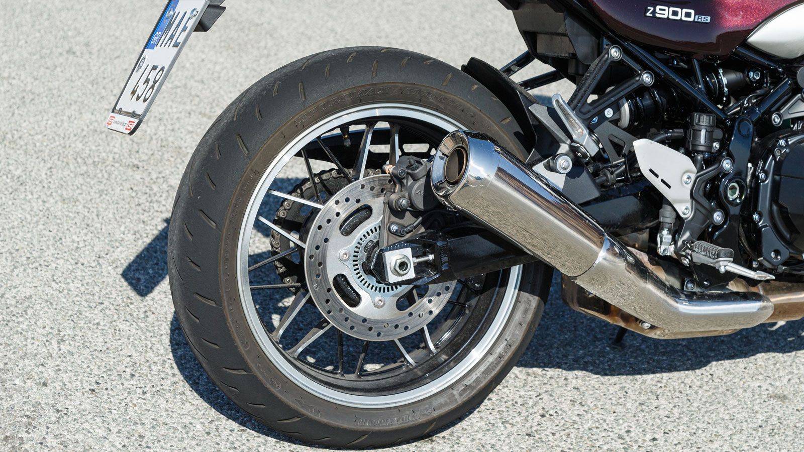 Αυτό που όμως κάνει το μοντέλο του 2025 να ξεχωρίζει είναι το σύστημα της εξάτμισης, για το οποίο πραγματοποίησε για πρώτη φορά η Kawasaki μελέτη ήχου