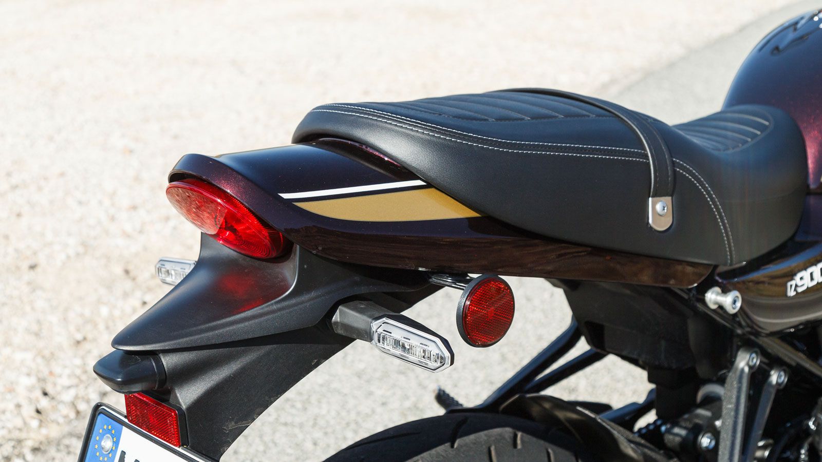 Ουρά στο κλασικό σχήμα τύπου Ducktail.