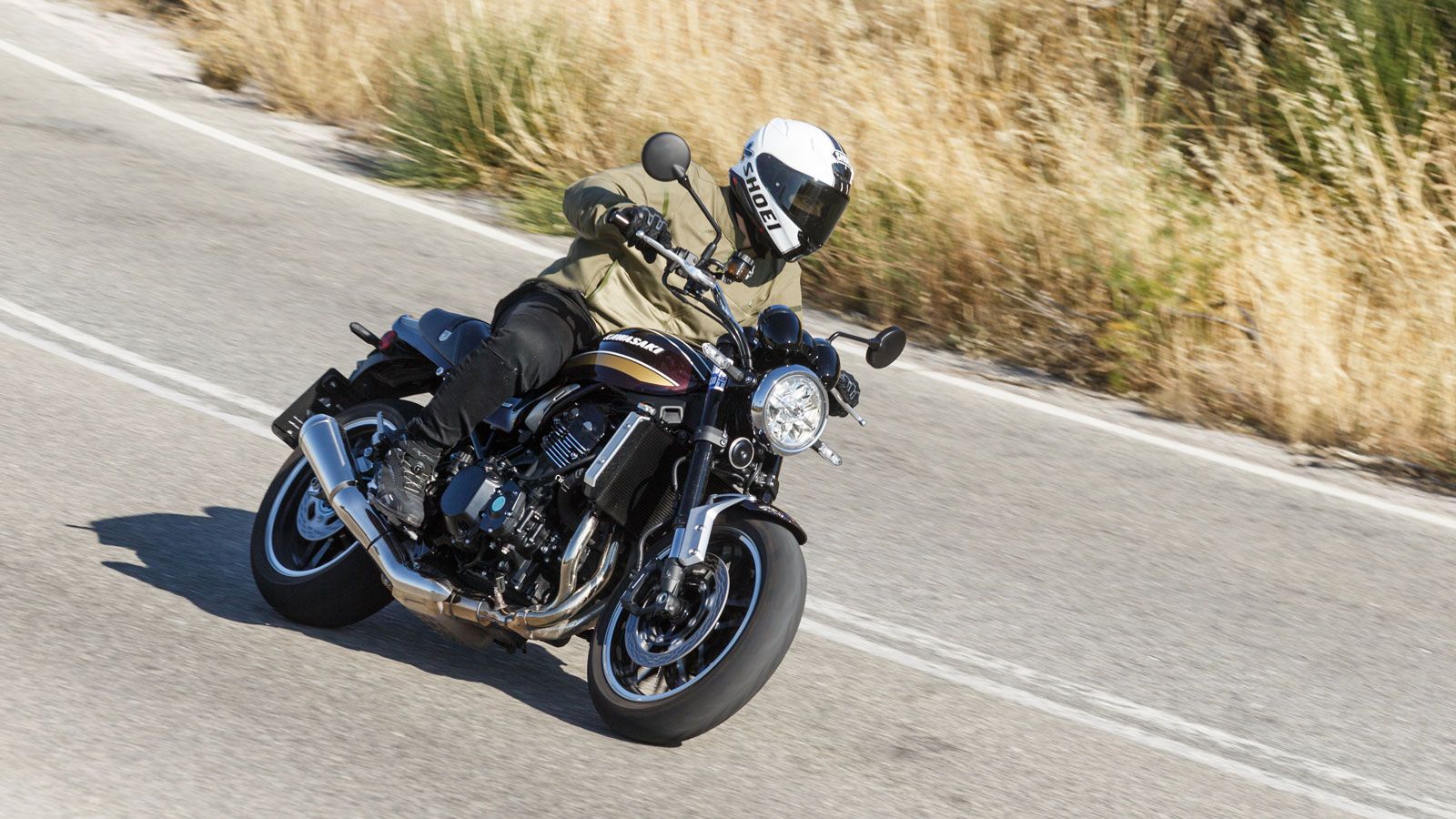 Σε στριφτερά κομμάτια, το μοντέλο παρουσιάζει γραμμική συμπεριφορά στις αλλαγές της τροχιάς, μάλιστα με έμφαση προς την σταθερότητα στην γραμμή, ζητών