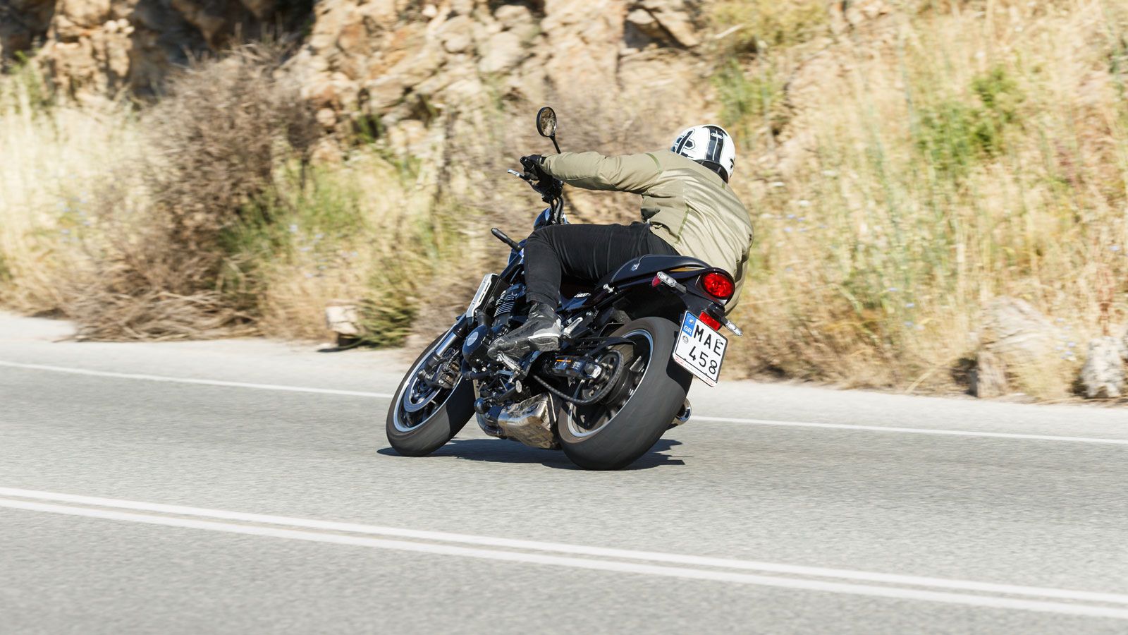 Θέλοντας να «γιορτάσει» ένα από τα πιο θρυλικά της μοντέλα, το Z1, η Kawasaki πήρε την εξαιρετική πλατφόρμα του γυμνού της Z900 και με στοχευμένες αλλ