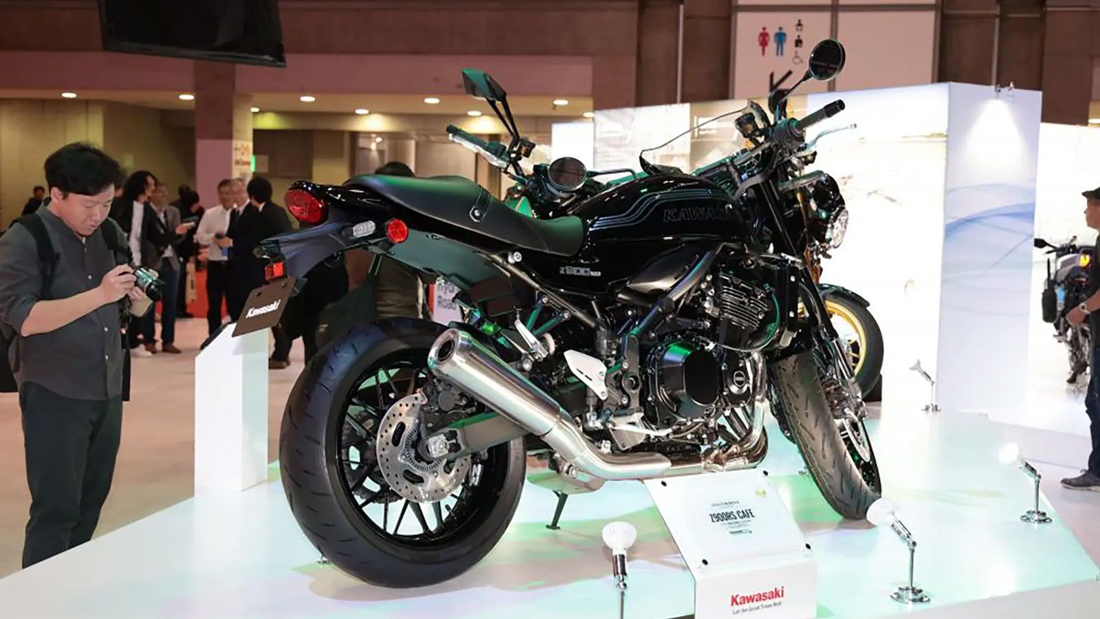 Το μοντέλο είχε αποσυρθεί από την ευρωπαϊκή αγορά λόγω των προδιαγραφών Euro 5+, όμως η νέα εμφάνιση λειτουργεί ως «ξεκάθαρη δήλωση προθέσεων» από την