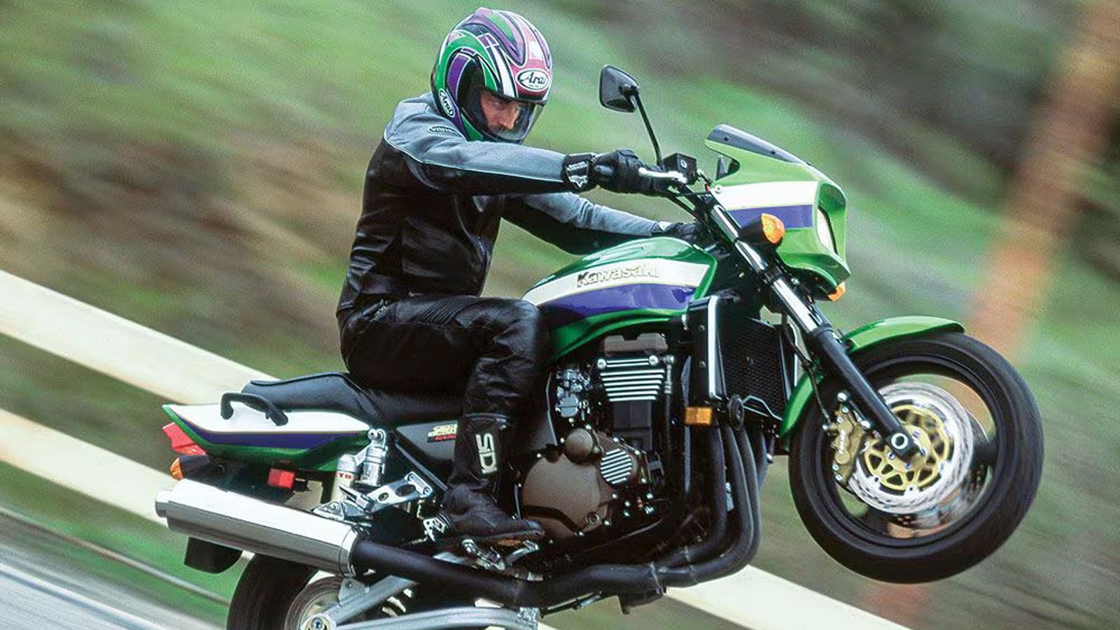 Η ερώτηση που παραμένει: γιατί η EPA κατέγραψε το Z1100 με δύο διαφορετικούς κωδικούς (ZR1100H και ZRT10G); Η απάντηση είναι πιο απλή απ όσο φαίνεται.