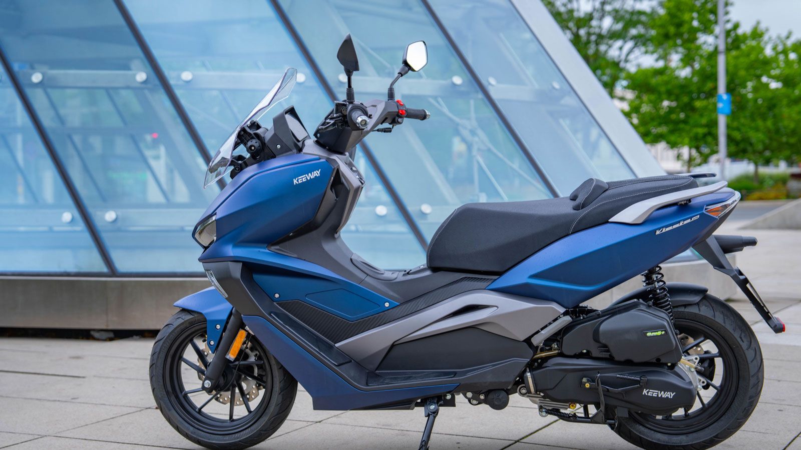 Το Vieste 125 κινείται από μονοκύλινδρο, τετράχρονο, αερόψυκτο κινητήρα 124,6 κ.εκ., με διάμετρο x διαδρομή 52,4 x 57,8 χλστ., απόδοση 9,78 ίππων στις