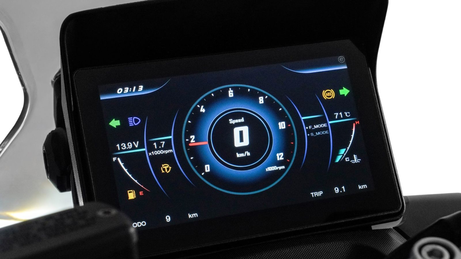 Keeway XDV 125 EVO: Ψηλό και ασφαλές adventure scooter για καθημερινές περιπέτειες