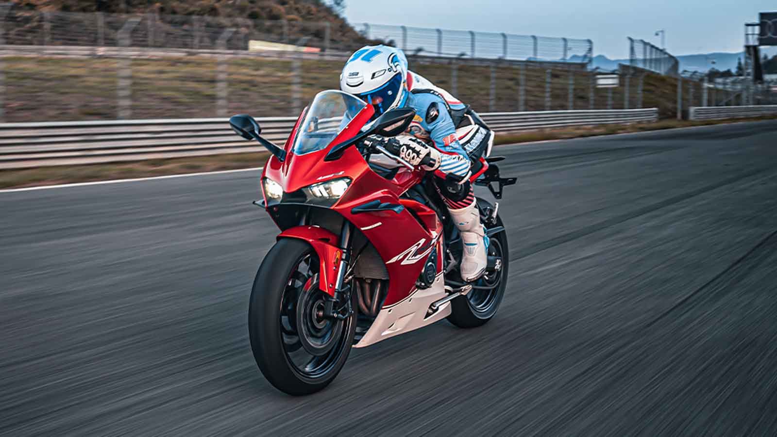 Η Kove 450RR φέρνει μια νέα πρόταση στις supersport μοτοσυκλέτες με πλαίσιο τύπου 3/4 και εντυπωσιακή ισχύ 52 kW (69 ίπποι περίπου) στις 13.000 σ.α.λ.