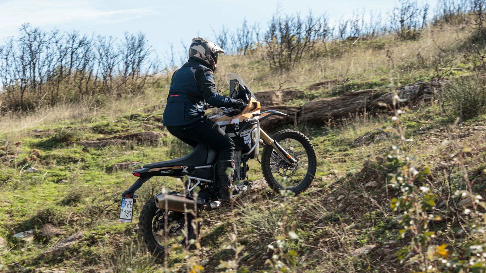Η προοδευτικότητα της αντίστασης στη μανέτα όμως, είναι ιδανική για την εκτός δρόμου οδήγηση, όπου άλλωστε θα χρησιμοποιήσεις αρκετά και το πίσω φρένο