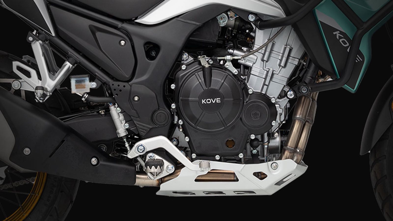 Η Kove MAVERICK 510X εισέρχεται δυναμικά στην κατηγορία των μεσαίων adventure μοτοσυκλετών, συνδυάζοντας δύναμη, τεχνολογία και κορυφαία ποιότητα εξοπ