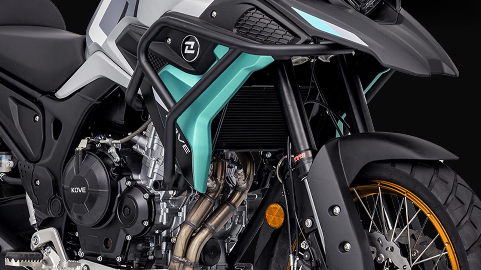 Με τιμή 5.995 ευρώ, η Kove MAVERICK 510X προσφέρει δικύλινδρο κινητήρα, πλήρως ρυθμιζόμενες αναρτήσεις, κορυφαία φρένα και υψηλή τεχνολογική υποδομή, 