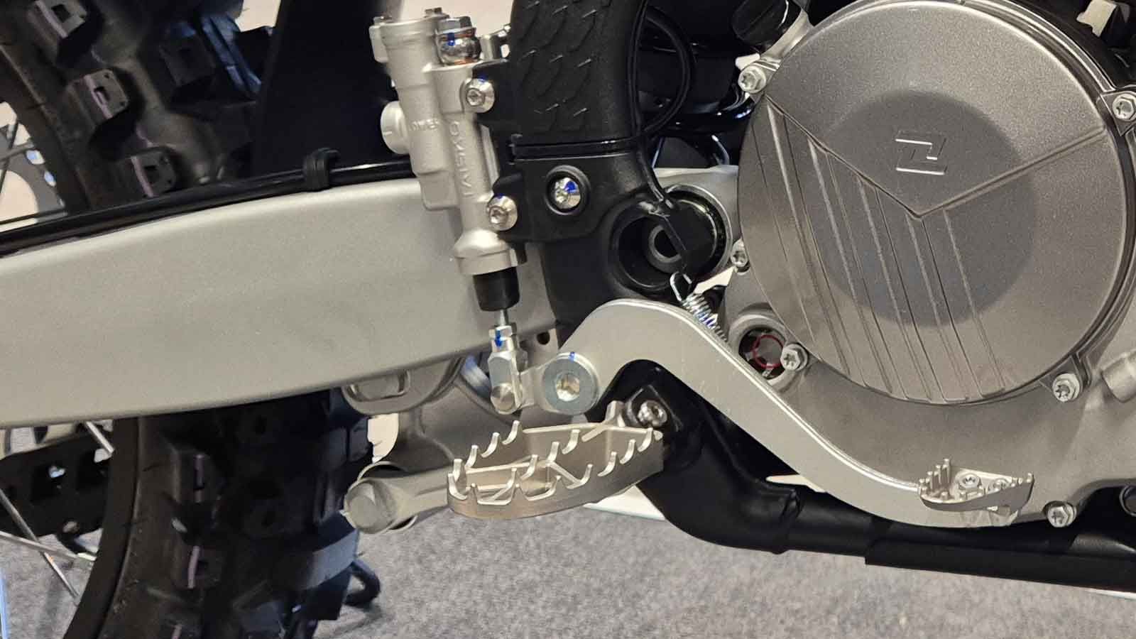 Mεταλλικά μαρσπιέ με έντονα οδοντωτή επιφάνεια    