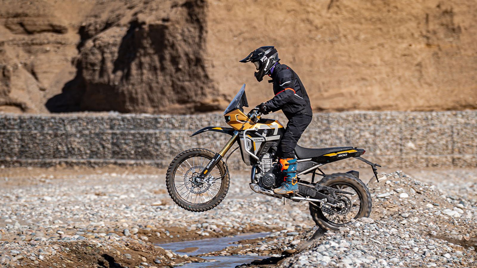 Η KOVE παρουσιάζει την 800X RALLY