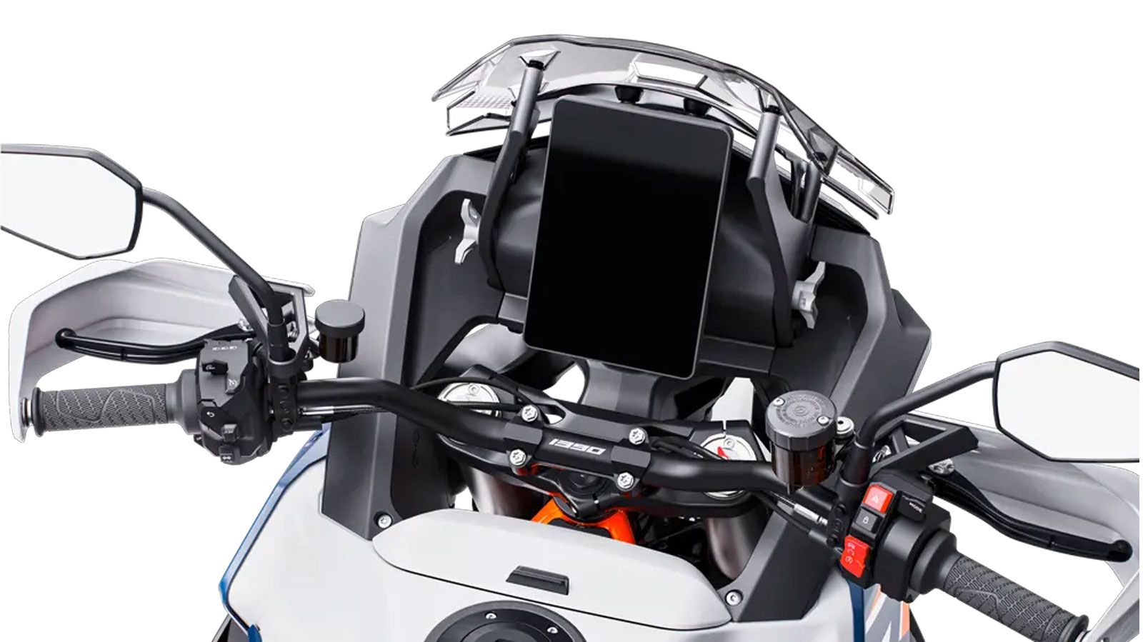 Η Super Adventure R 2026 διαθέτει νέα έγχρωμη TFT οθόνη 8,8 ιντσών με λειτουργία αφής, φέρνοντας για πρώτη φορά αυτό τον χειρισμό στη σειρά Adventure.