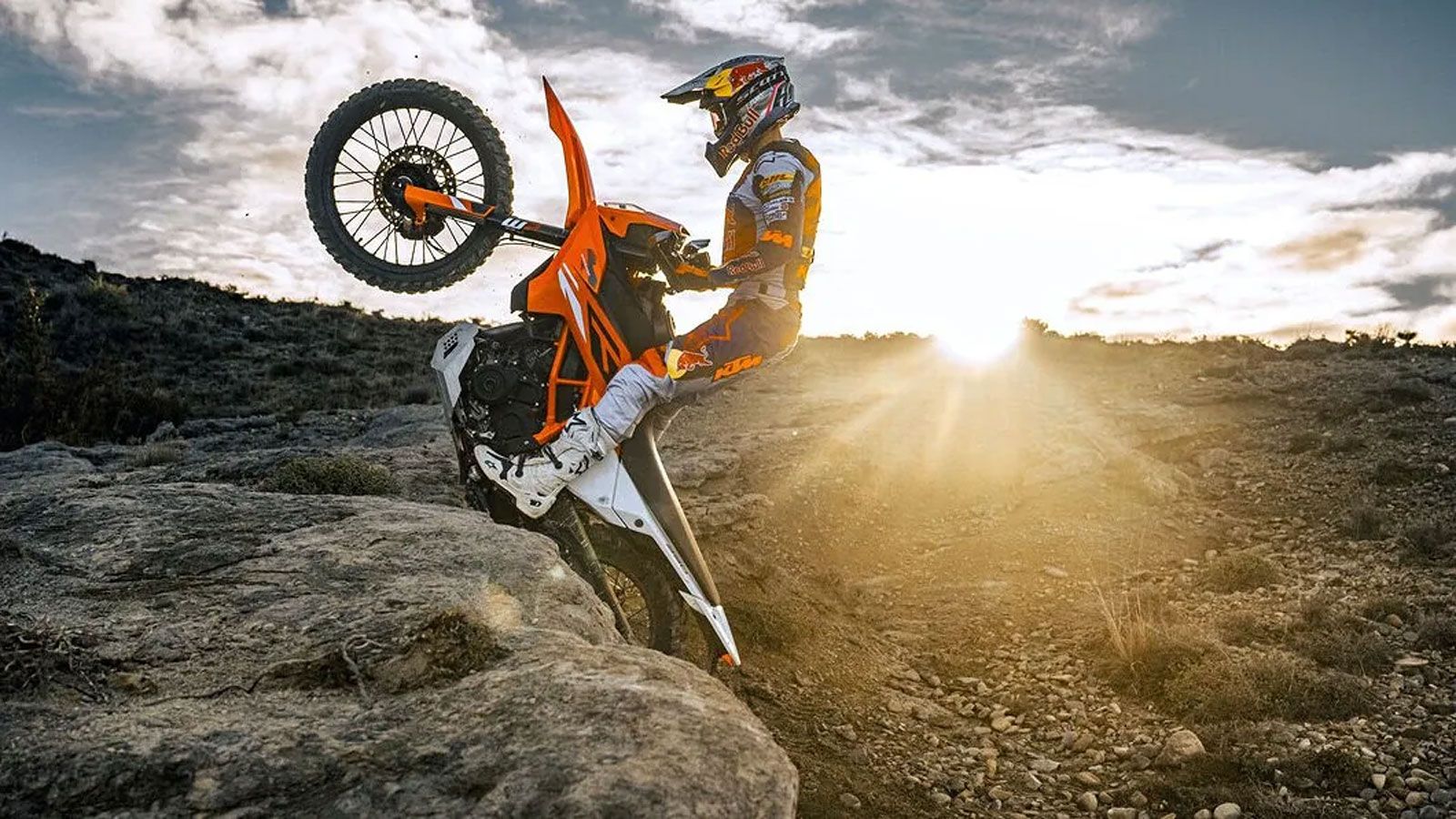 Η WP Suspension, επίσημος συνεργάτης της KTM στον τομέα των αναρτήσεων, παρουσίασε μια ολοκαίνουργια σειρά Pro Components για τις KTM 390 Adventure R 