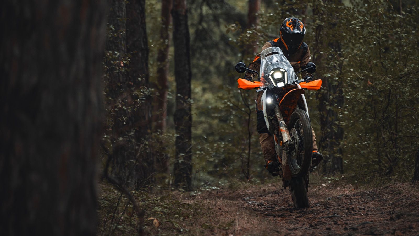 . Εκτός από πιο ισχυρός, είναι και ελαφρύτερος, μειώνοντας το συνολικό βάρος της μοτοσυκλέτας στα μόλις 176 κιλά γεμάτη, στοιχείο που τη μετατρέπει σε