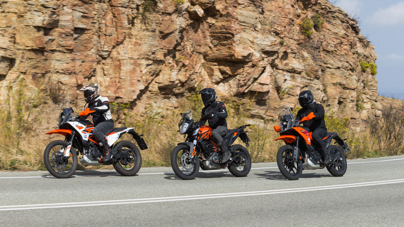 KTM 390 Adventure R, X και SW (MY24), 3 διαφορετικές μοτοσυκλέτες με τη δική τους θέση στην αγορά, με γνήσιο off-road DNA. 