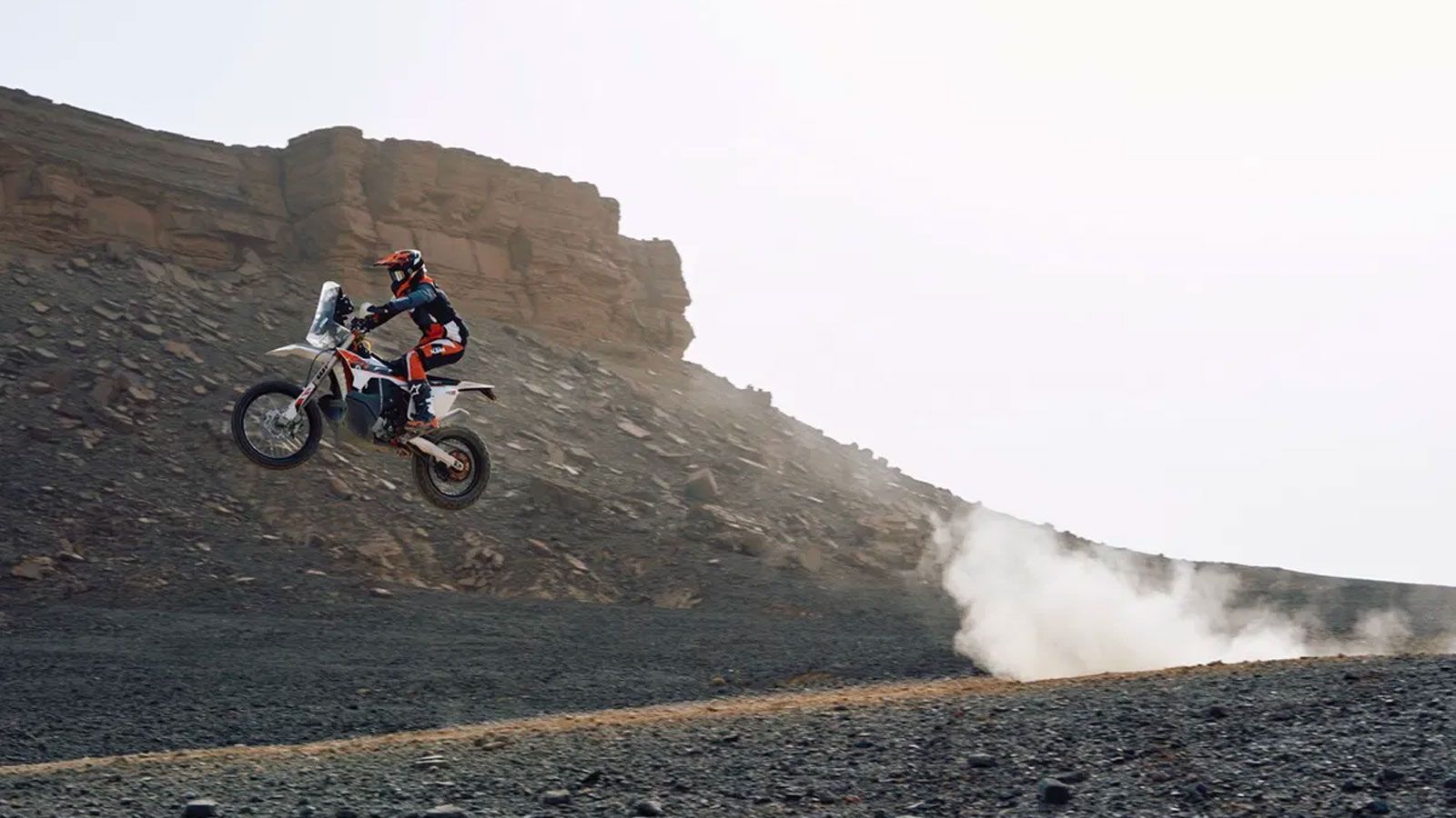 Διαθέτει μονοκύλινδρο κινητήρα 450cc SOHC με ψεκασμό, εξατάχυτο κιβώτιο και υδραυλικό συμπλέκτη KTM, ενώ το πλαίσιο κατασκευάζεται χειροποίητα στην Αυ