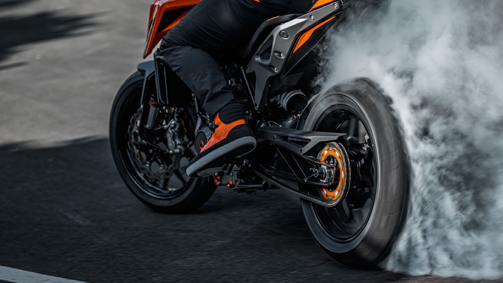 ΚΤΜ DUKE 790 2025: Το νέο «ξυράφι» με αλλαγές σε σχεδιασμό και ηλεκτρονικά