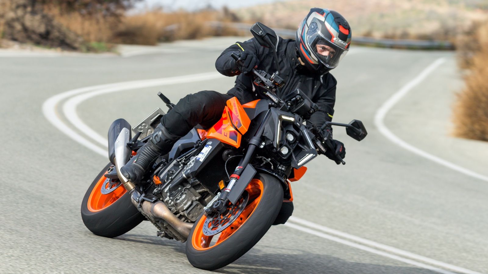 Η ΚΤΜ γνωρίζει καλά ότι το παν στη naked κατηγορία δεν είναι η απόλυτη δύναμη αλλά πόσο καλά ανταποκρίνεσαι στο fun factor.
