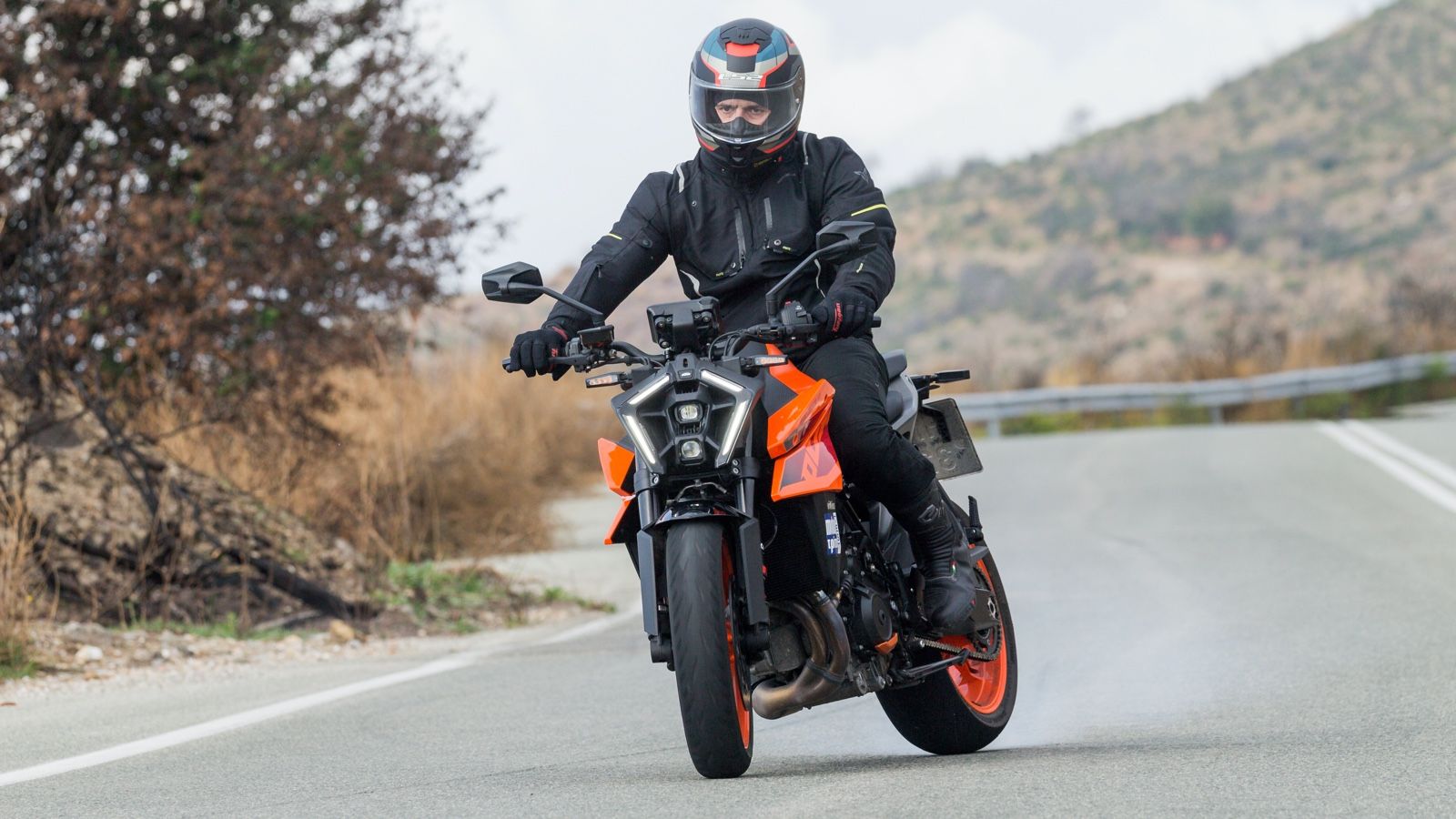 Ως εκ τούτου ένα μοντέλο με 123 ίππους, 190 κιλά και πλήρη σουίτα ηλεκτρονικών, είναι ο απόλυτος συνδυασμός για αέναη διασκέδαση.