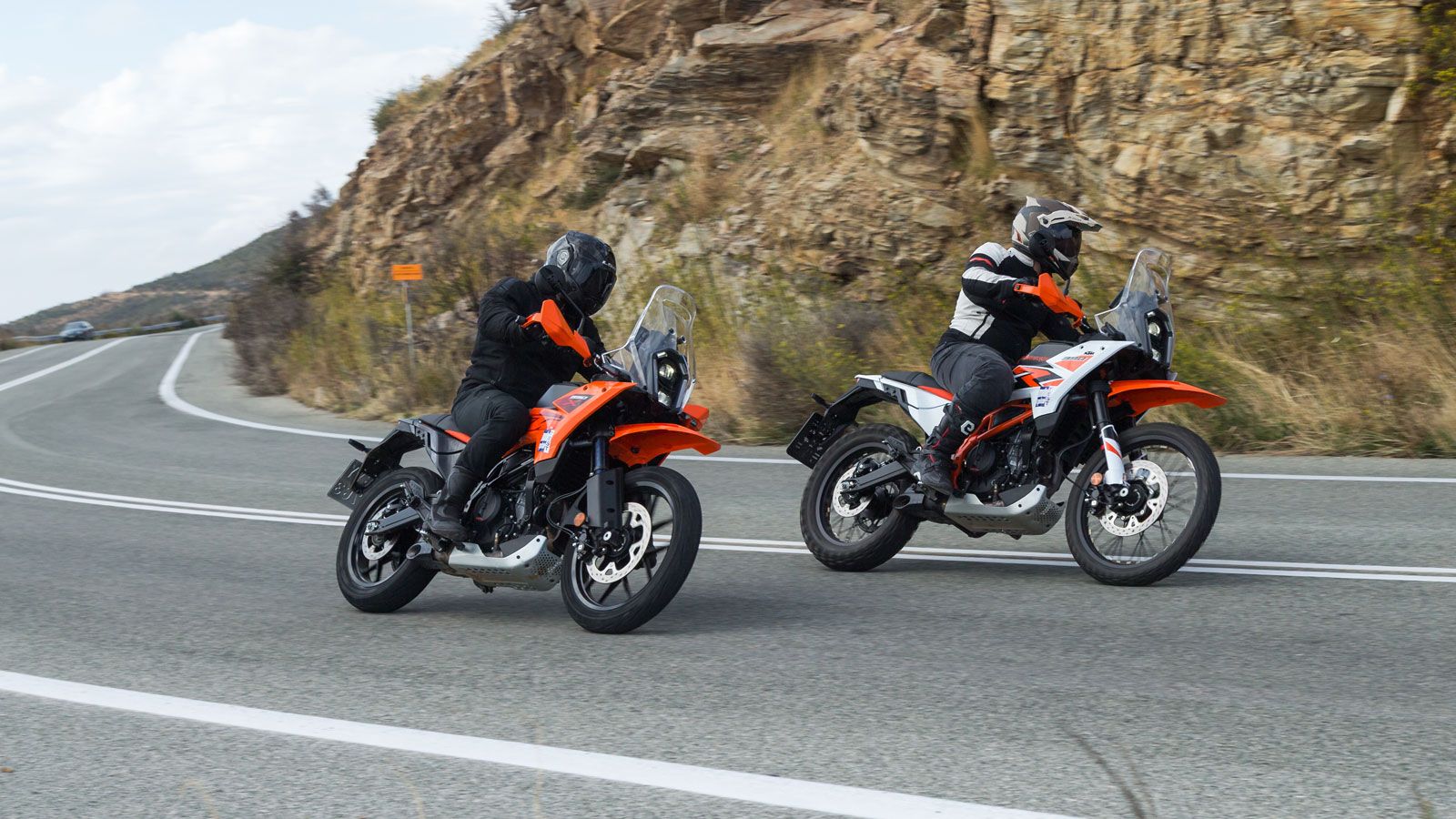 Η παρουσίαση της νέας σειράς 390 σήμανε την προσθήκη νέων μοντέλων που πλαισιώνουν τη μικρομεσαία γκάμα της ΚΤΜ αλλά και εκτενής ανανέωση του 390 Adve