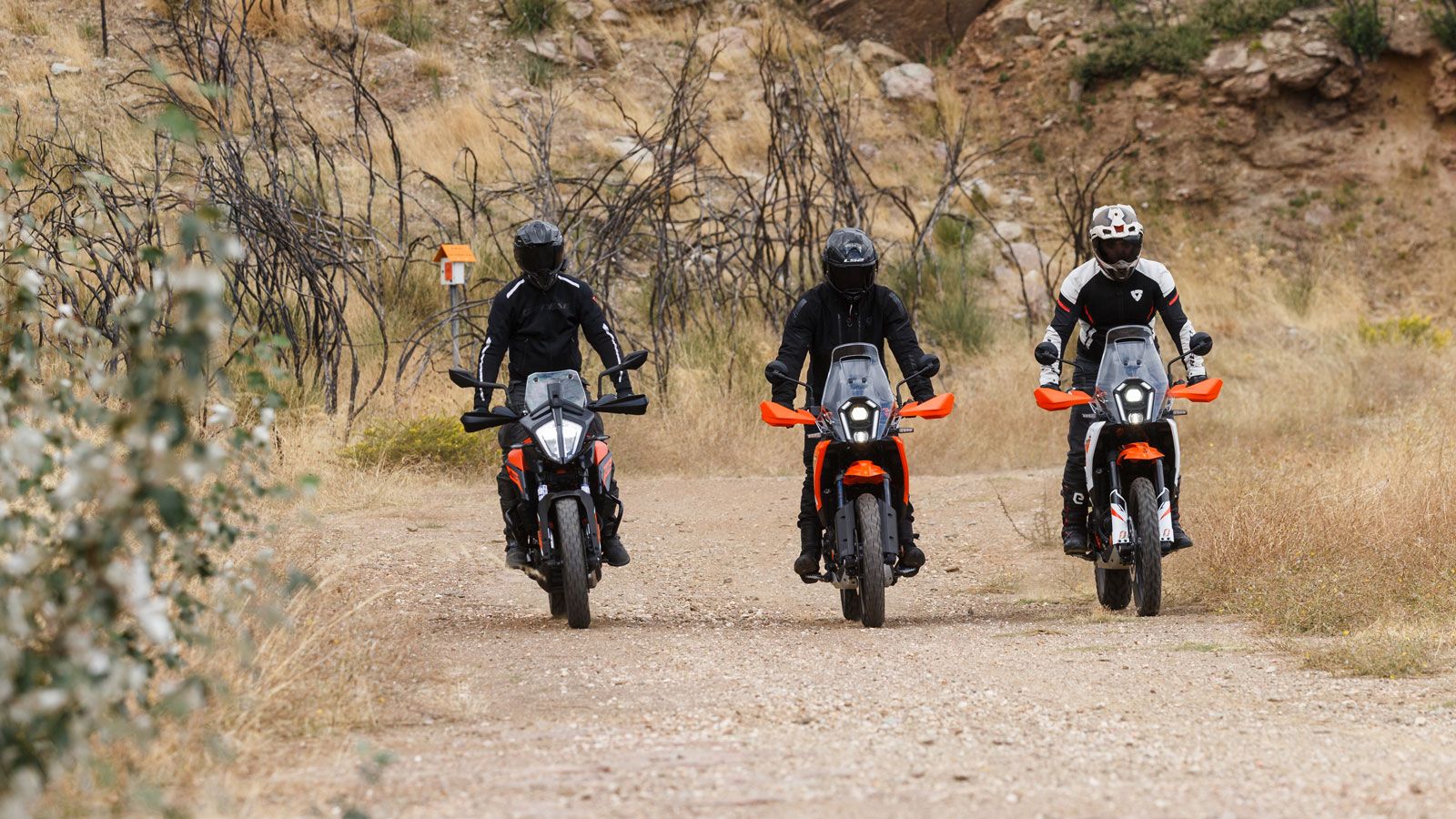 Έχοντας ήδη παρακαταθήκη στα entry level Α2 μοντέλα την προηγούμενη γενιά των 390 Adventure, η ΚΤΜ προχώρησε σε μια πιο ξεκάθαρη προσέγγιση με γνώμονα