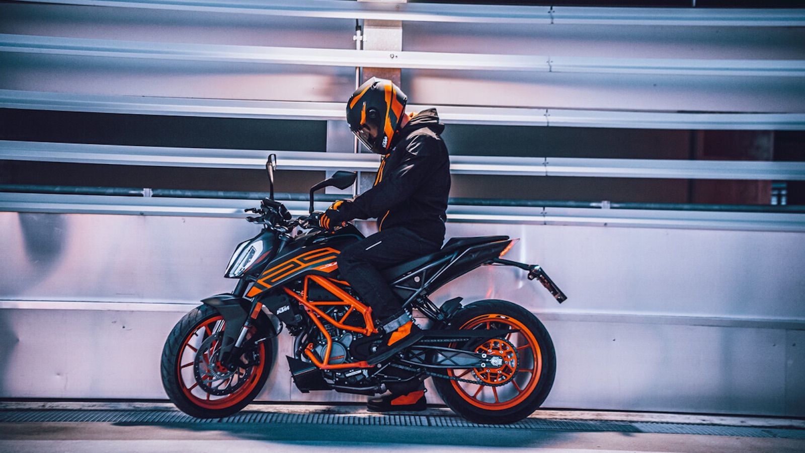 ΚΤΜ DUKE 125 MY23: Σκληροπυρηνικός Βενιαμίν σε νέα, μειωμένη τιμή