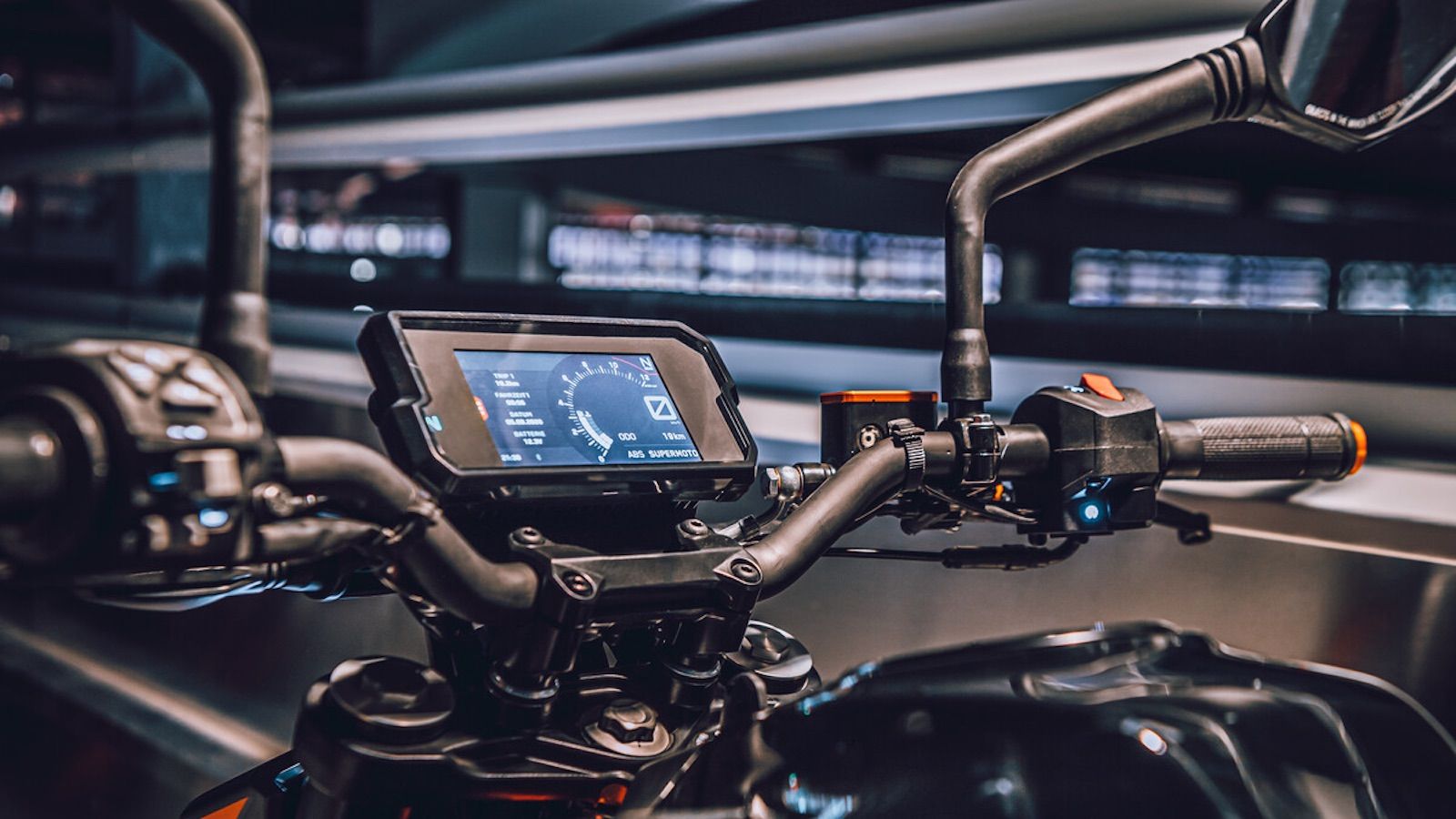 ΚΤΜ DUKE 125 MY23: Σκληροπυρηνικός Βενιαμίν σε νέα, μειωμένη τιμή