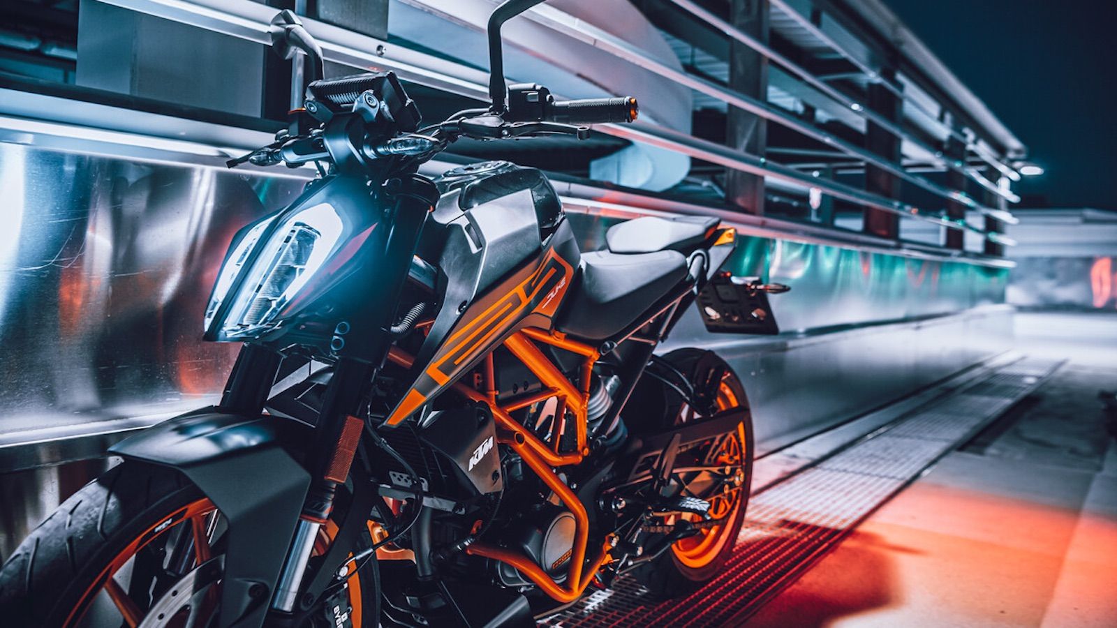 ΚΤΜ DUKE 125 MY23: Σκληροπυρηνικός Βενιαμίν σε νέα, μειωμένη τιμή