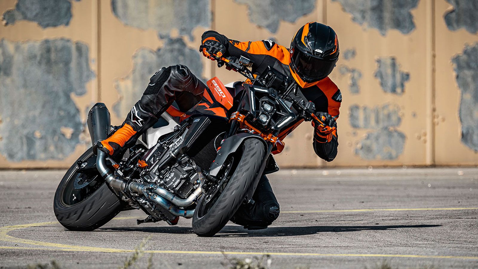 KTM 990 DUKE 2026: Το πιο ακριβές και επιθετικό naked που φόρεσε ποτέ το όνομα DUKE