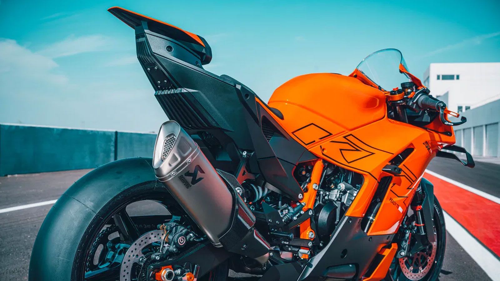 Η μονομάρκια σειρά περιλαμβάνει έξι γύρους σε μερικές από τις πιο εμβληματικές πίστες της Ευρώπης. Η έναρξη θα γίνει στην Αλμερία της Ισπανίας, από τι