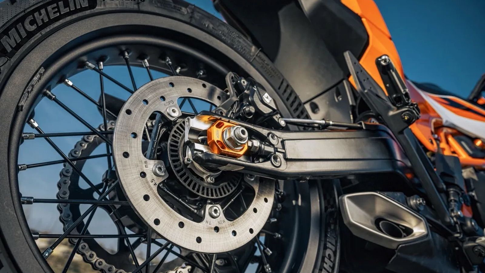 Νέα KTM 125 και 390 SMC R: Έρχονται για να φουντώσουν τη φωτιά στην κατηγορία supermoto