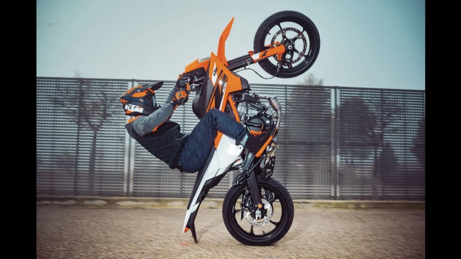 Νέα KTM 125 και 390 SMC R: Έρχονται για να φουντώσουν τη φωτιά στην κατηγορία supermoto