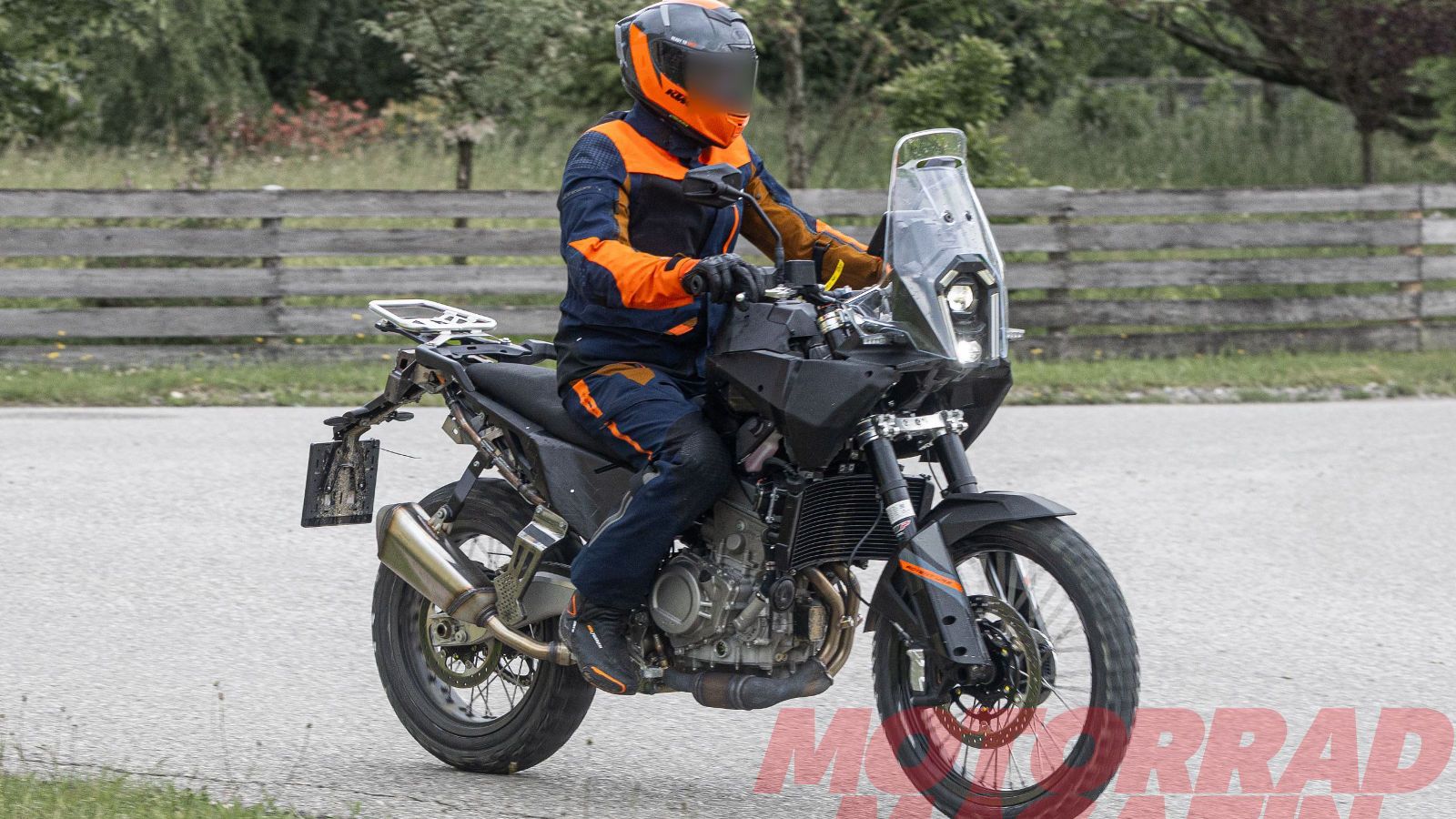 H KTM φαίνεται να δοκιμάζει μια εντελώς νέα πλατφόρμα, η οποία θα αποτελέσει βάση για διαφορετικά μοντέλα.