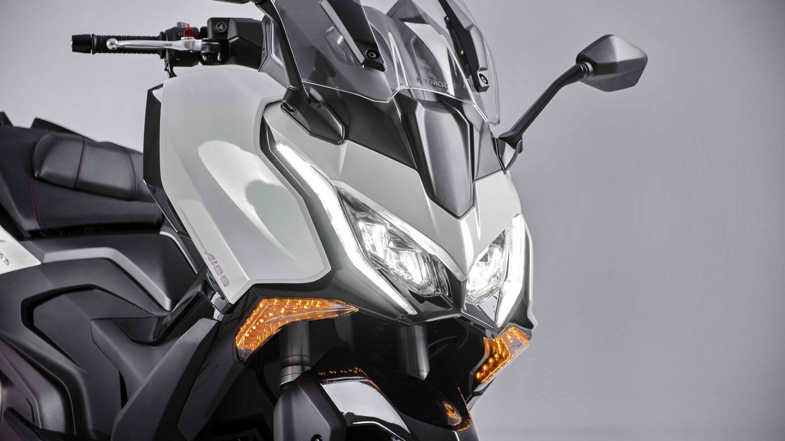 Η νέα σχεδίαση του φέρινγκ δίνει έμφαση στη μειωμένη αεροδυναμική αντίσταση, με στόχο την καλύτερη προστασία του αναβάτη αλλά και τη χαμηλότερη κατανά