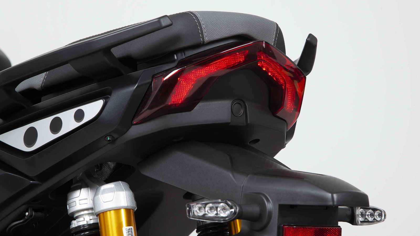 Στο τεχνικό κομμάτι, το Dink-X 125 ξεχωρίζει για τις αναρτήσεις του, οι οποίες έχουν ρυθμιστεί με γνώμονα την ευελιξία και την απορρόφηση κραδασμών. Τ